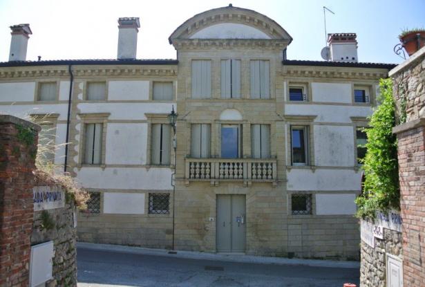 Asolo. Stunning apartment in historic building. P.O.A. ref.54a 1