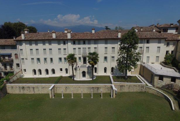 Asolo. Stunning apartment in historic building. P.O.A. ref.54a 4
