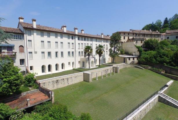 Asolo. Stunning apartment in historic building. P.O.A. ref.54a 5