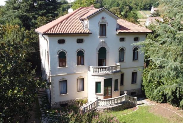 Montebelluna ( Treviso) charming villa with park. ref.52a 0