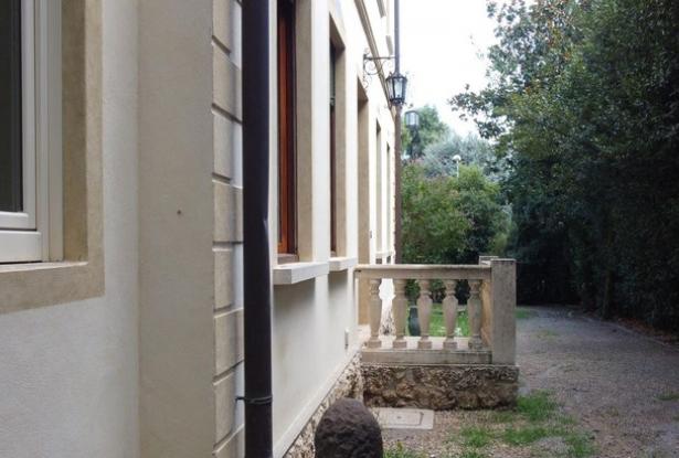 Montebelluna ( Treviso) charming villa with park. ref.52a 3