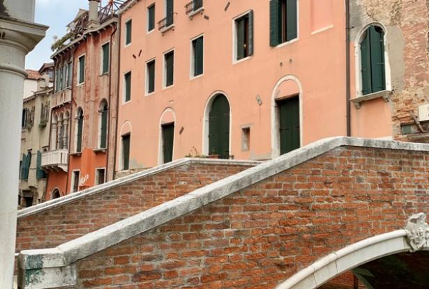 Venice - Castello noble floor overlooking a canal. ref.175c 1
