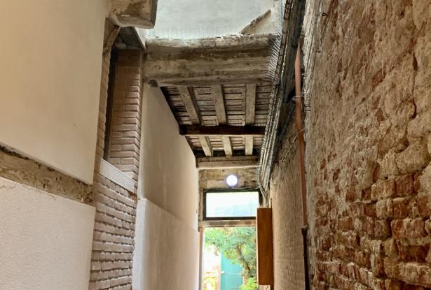 Venice - Castello noble floor overlooking a canal. ref.175c 3