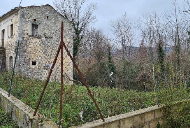 Countryside property with garden, beautiful views, character and terrace. 2