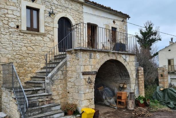 Countryside property with garden, beautiful views, character and terrace. 0