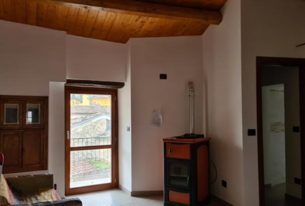 Finished, semi-detached, fully furnished character full town house with 3 bedrooms, garden, terrace and great views. 3