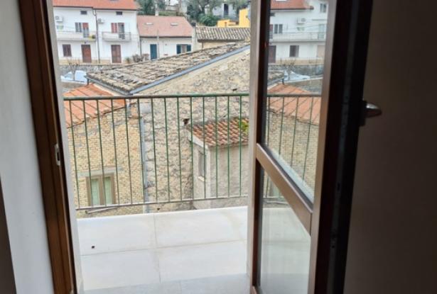 Finished, semi-detached, fully furnished character full town house with 3 bedrooms, garden, terrace and great views. 9