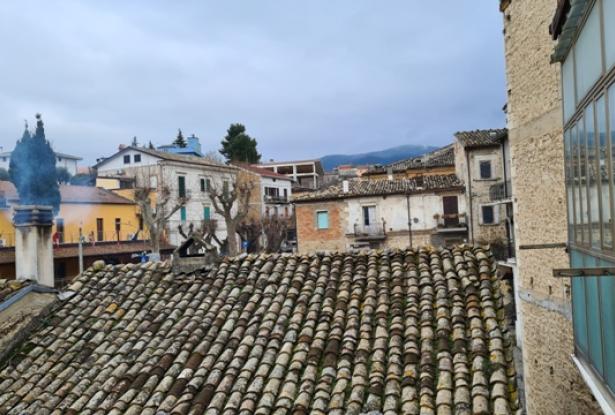 Finished, semi-detached, fully furnished character full town house with 3 bedrooms, garden, terrace and great views. 10