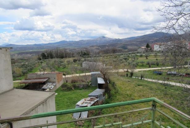 Detached, stone, habitable country house with 500sqm of garden and open mountain views. 12