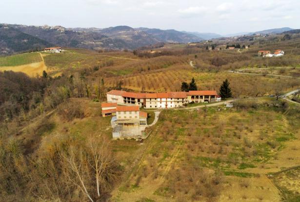 A Hamlet with Land in the Langhe A Hamlet with Land in the Langhe
