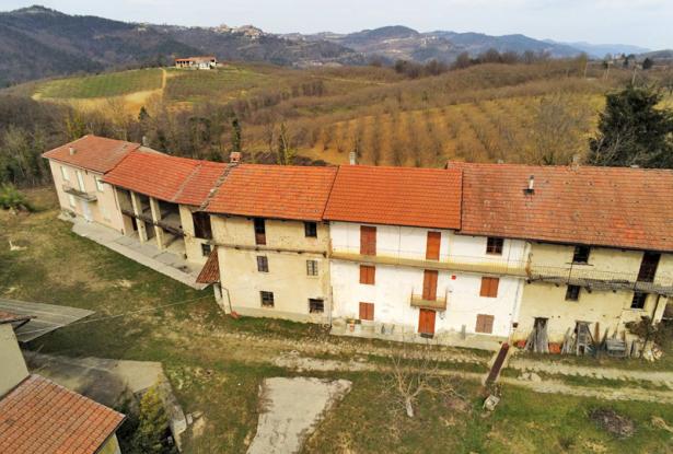 A Hamlet with Land in the Langhe A Hamlet with Land in the Langhe