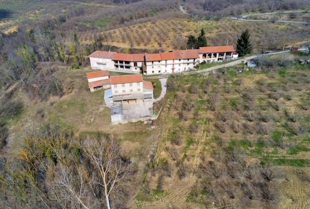 A Hamlet with Land in the Langhe A Hamlet with Land in the Langhe
