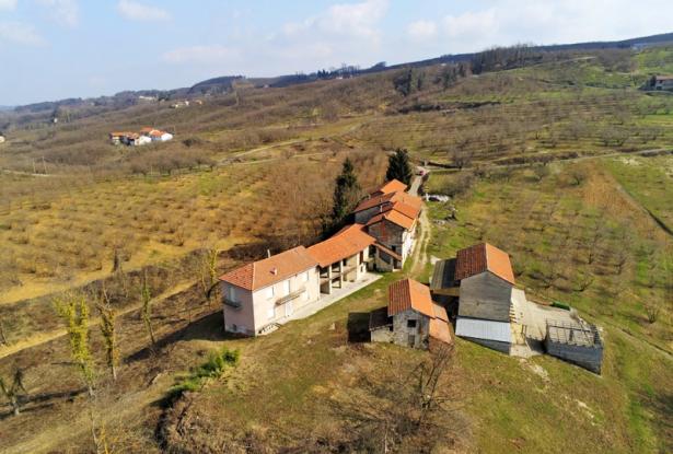 A Hamlet with Land in the Langhe A Hamlet with Land in the Langhe