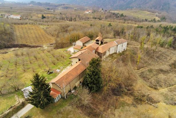 A Hamlet with Land in the Langhe A Hamlet with Land in the Langhe