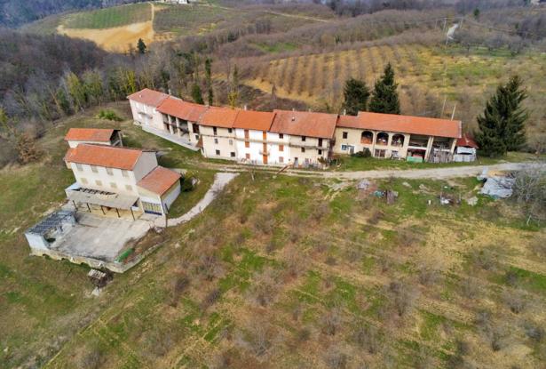 A Hamlet with Land in the Langhe A Hamlet with Land in the Langhe