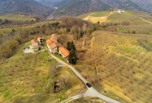 A Hamlet with Land in the Langhe A Hamlet with Land in the Langhe