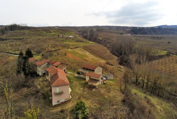 A Hamlet with Land in the Langhe A Hamlet with Land in the Langhe