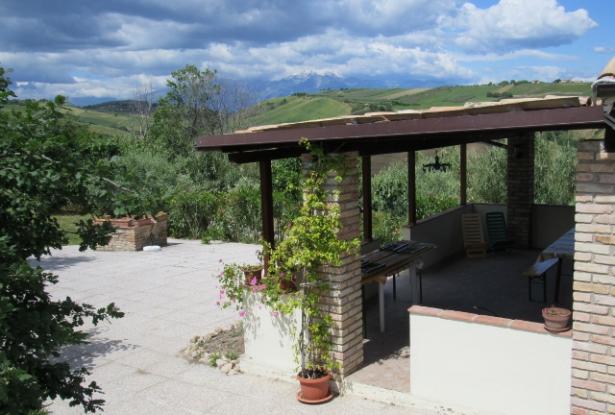 Detached, 250sqm nicely finished cottage with solar panels and mountain view. 1