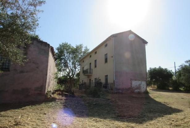 6 bedroom, 5 bathroom detached countryside cottage with outbuilding and 3000sqm of olive grove. 3