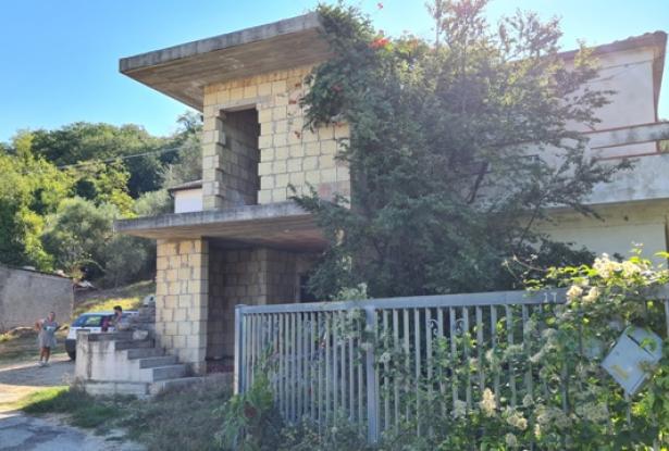 Beach condo, 3km to the coastline, partially built with garden, terrace and open views. 0