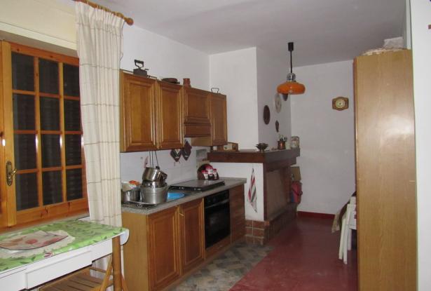 Complete block of 3 nicely finished flats with 300sqm of garden in a panoramic and peaceful Spot. 3