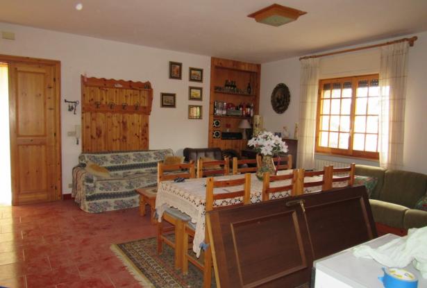 Complete block of 3 nicely finished flats with 300sqm of garden in a panoramic and peaceful Spot. 4