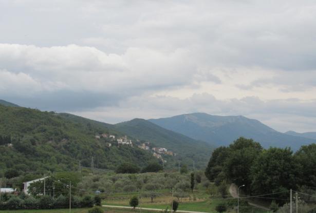 Complete block of 3 nicely finished flats with 300sqm of garden in a panoramic and peaceful Spot. 6