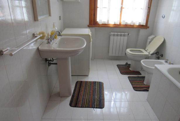 Complete block of 3 nicely finished flats with 300sqm of garden in a panoramic and peaceful Spot. 8