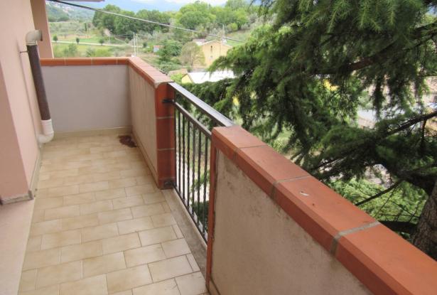 Complete block of 3 nicely finished flats with 300sqm of garden in a panoramic and peaceful Spot. 10