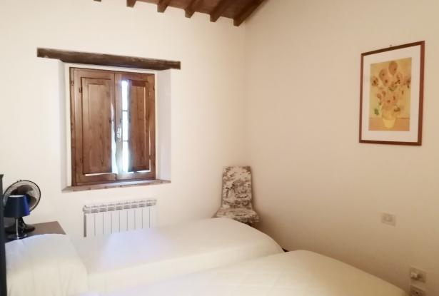 Apartment on two levels with garden and swimming pool near Castelfalfi 11