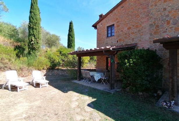 Apartment on two levels with garden and swimming pool near Castelfalfi 2