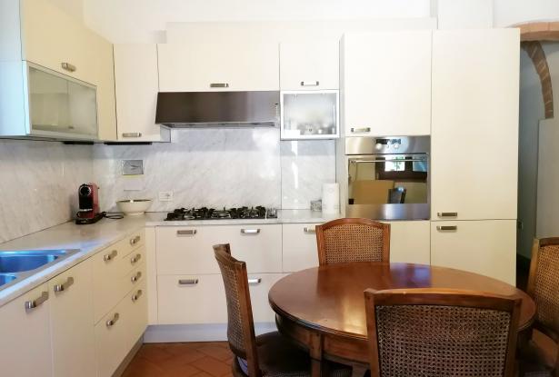 Apartment on two levels with garden and swimming pool near Castelfalfi 8