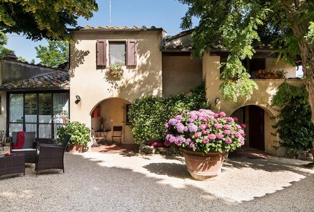 Large house with swimming pool and garden, San Gimignano 0