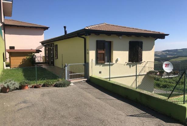 Zocca, ground floor flat with garden 0
