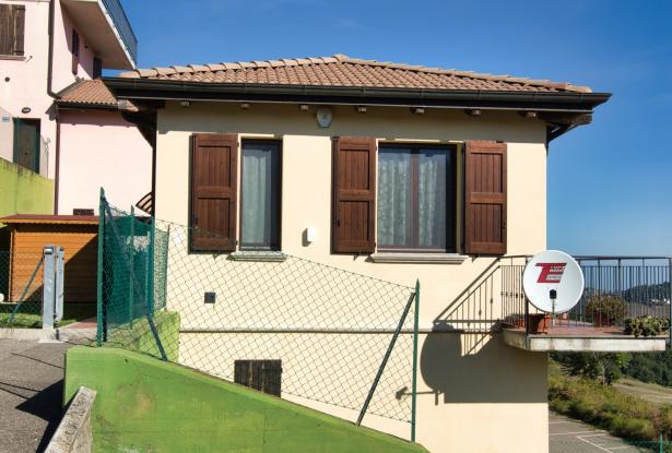 Zocca, ground floor flat with garden 1