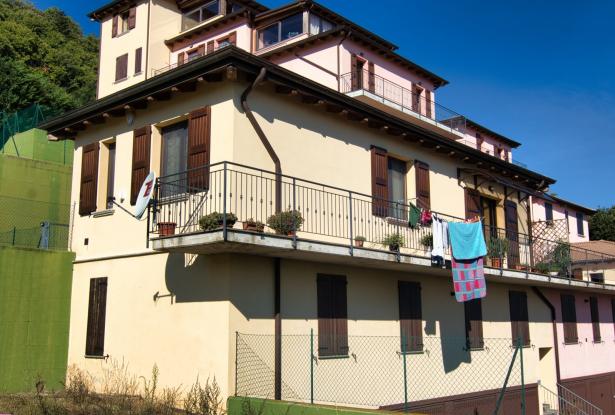 Zocca, ground floor flat with garden 48