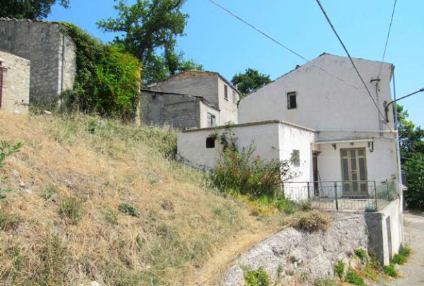 Town house with barn and garden and open , beautiful views. 1