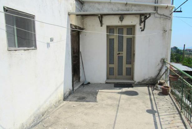 Town house with barn and garden and open , beautiful views. 4