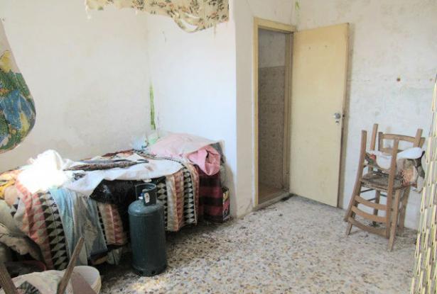 Town house with barn and garden and open , beautiful views. 5