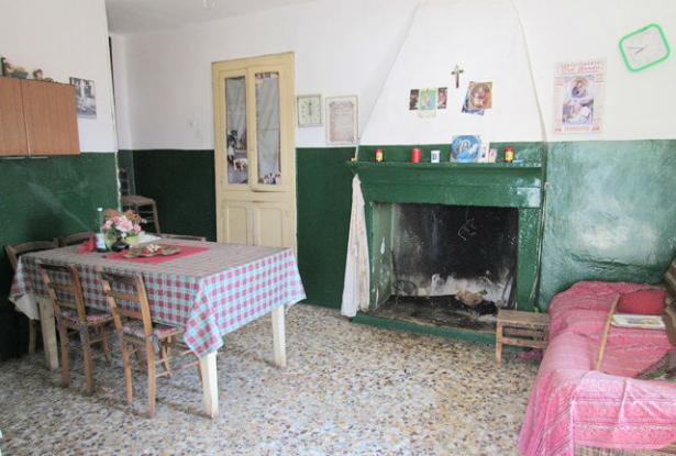 Town house with barn and garden and open , beautiful views. 8