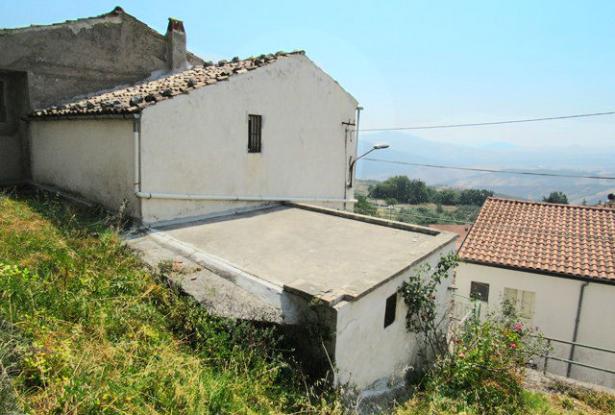 Town house with barn and garden and open , beautiful views. 0