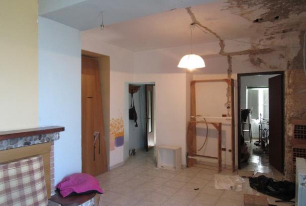 Town house divided into 2 habitable apartments with amazing views and sun terrace. 4