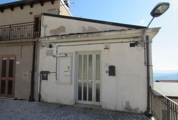 Town house divided into 2 habitable apartments with amazing views and sun terrace. 7