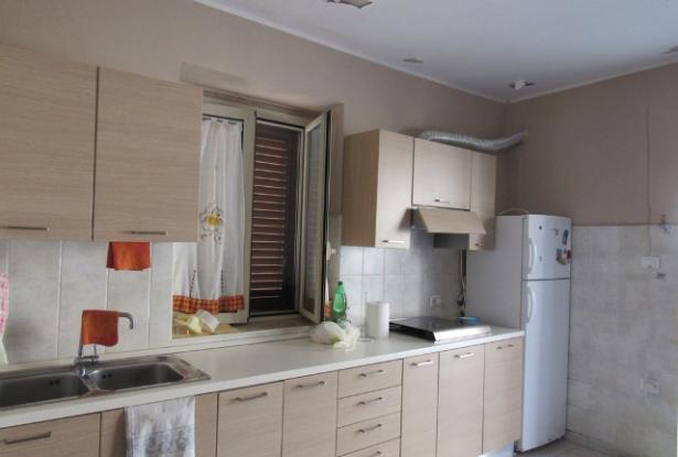 Town house divided into 2 habitable apartments with amazing views and sun terrace. 9