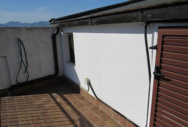 Town house divided into 2 habitable apartments with amazing views and sun terrace. 12