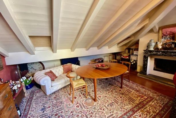 Padua city squares. Stunning top floor apartment, with large terraces and unique views. Ref.58a 4
