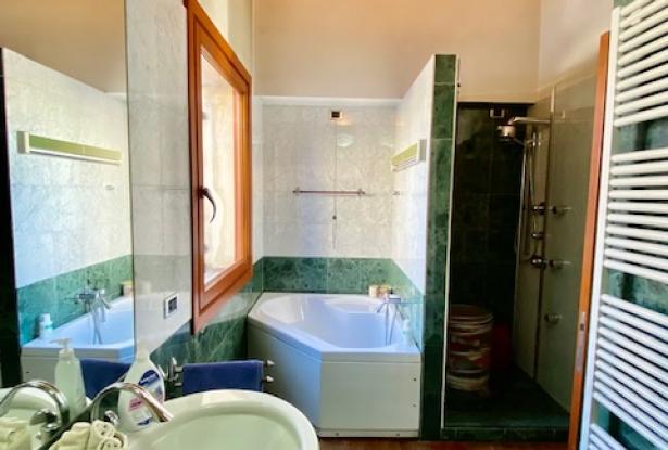 Padua city squares. Stunning top floor apartment, with large terraces and unique views. Ref.58a 12