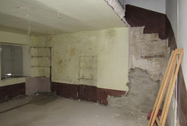 Historic, stone property in the old part of town with amazing sun terrace. 5
