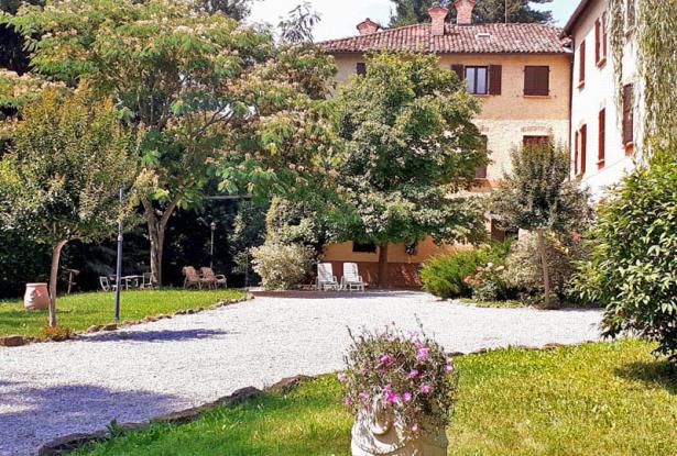 Exquisite Langhe country estate, with park / ALN022 23