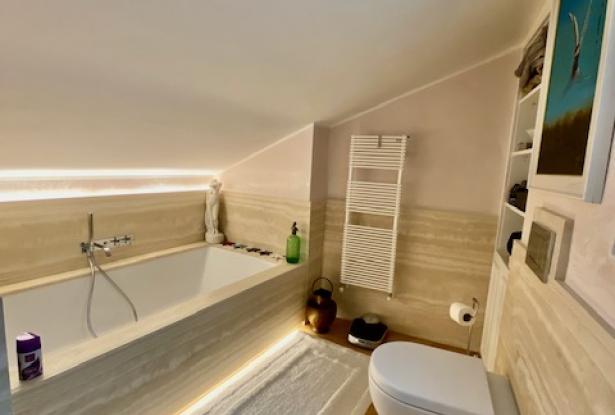 bathroom upper floor Padua- historic centre. Stunning 2 bedroom apartment . Ref.48a 19